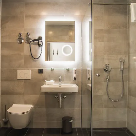 Hayta Stuttgart Airport Messe מלון 3*